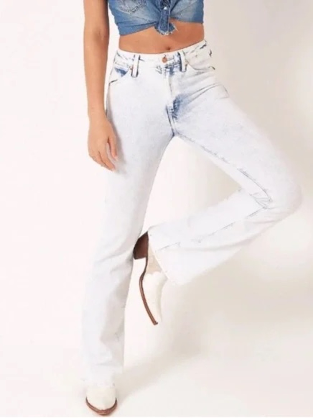 NWT Wrangler High-Rise Light Wash Straight Jeans - White/Blue Fade